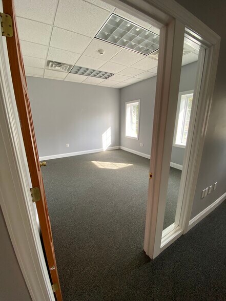 More Photos Of 967-969 Street Rd, Southampton Freestanding For Lease