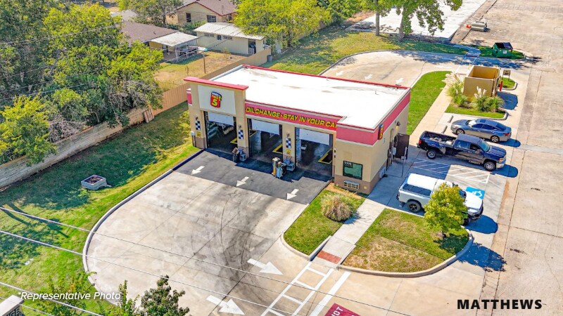 More Photos Of 538 Aviation Rd, Queensbury Freestanding For Sale