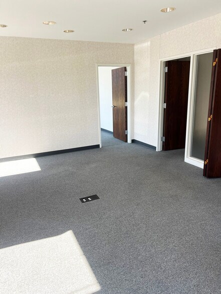 More Photos Of 2230 Point Blvd, Elgin Office For Lease