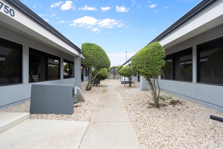 More Photos Of 4734 Benbrook Blvd, Benbrook Unknown For Lease