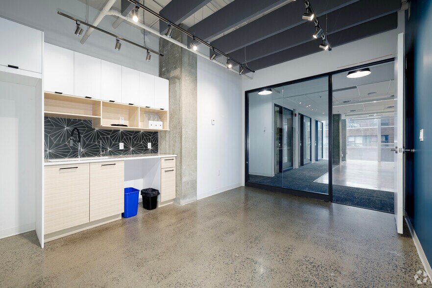 More Photos Of 7236 St Waverly, Montréal Office For Lease