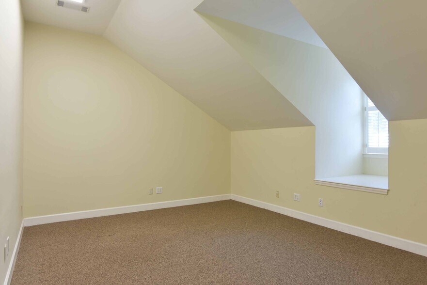 More Photos Of 204 N Westover Blvd, Albany Office For Sale