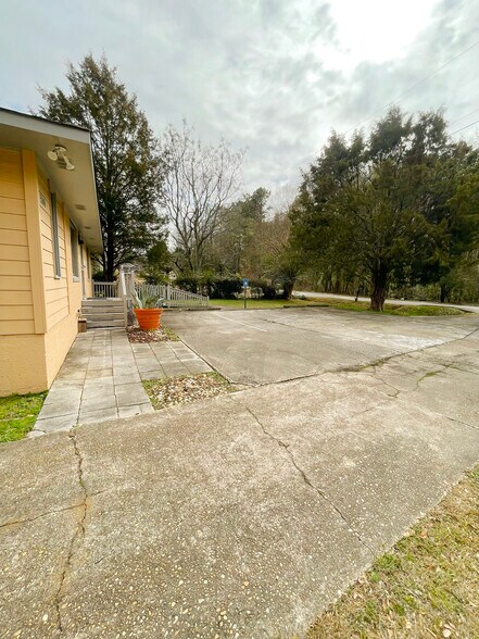 More Photos Of 5940 Hodges Dr, Columbus Office Residential For Sale