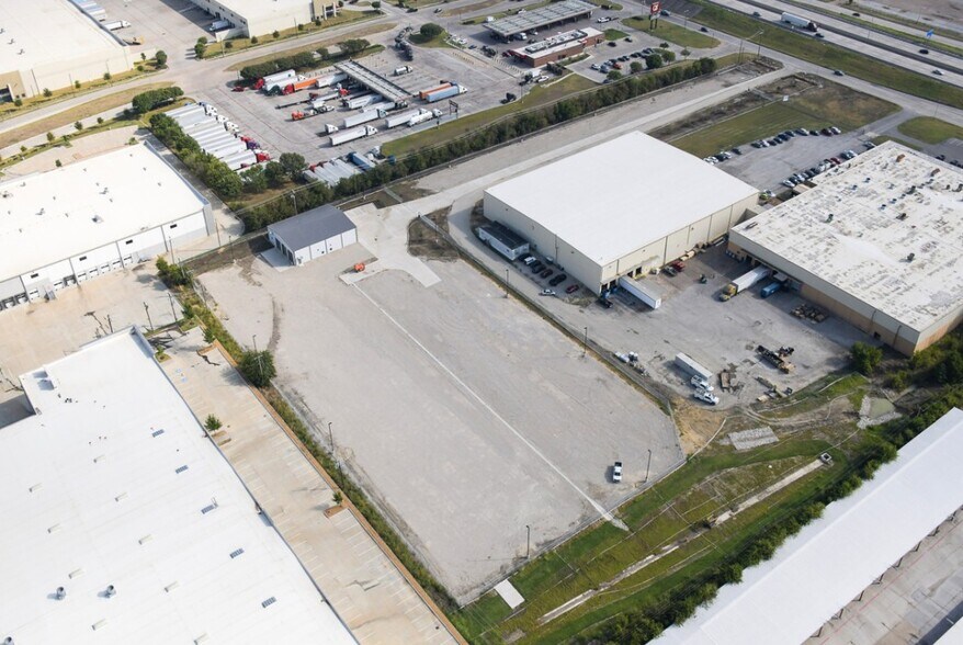 More Photos Of 8720 South Fwy, Fort Worth Warehouse For Lease