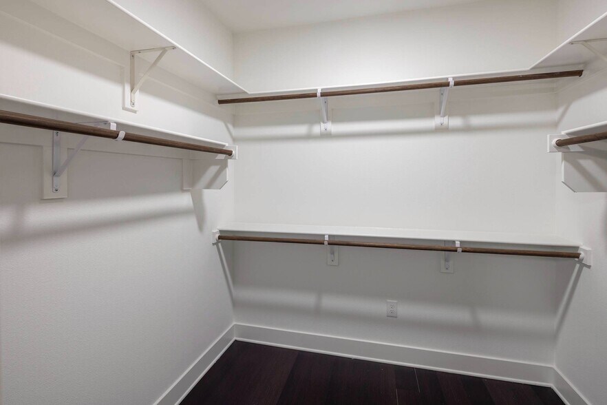 More Photos Of 1911 Philomena St, Austin Apartments For Lease