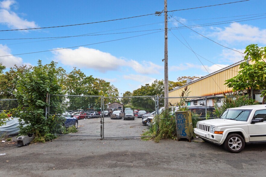 More Photos Of 15 Buell St, Everett Land For Lease