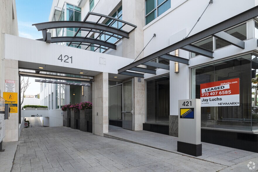More Photos Of 421-427 N Beverly Dr, Beverly Hills Office For Lease
