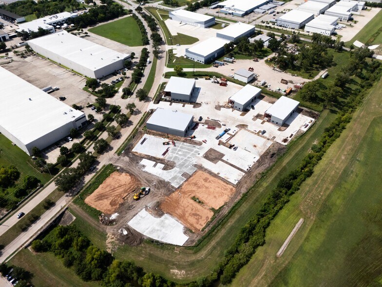 More Photos Of 13620 S Gessner Rd, Missouri City Warehouse For Lease