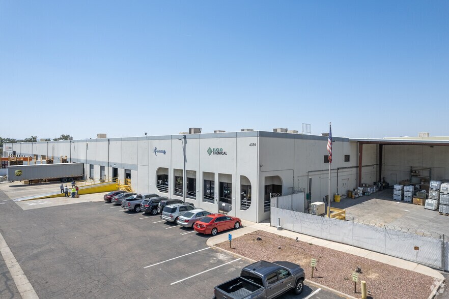 More Photos Of 4330-4480 N 43rd Ave, Phoenix Warehouse For Lease