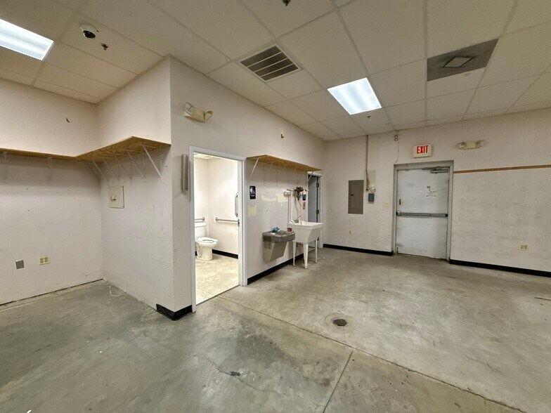 More Photos Of 9745 Patriot Hwy, Fredericksburg Unknown For Lease
