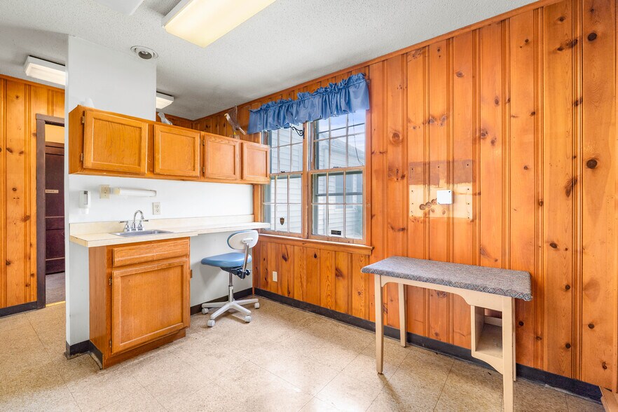 More Photos Of 401 E Pulaski Hwy, Elkton Medical For Sale