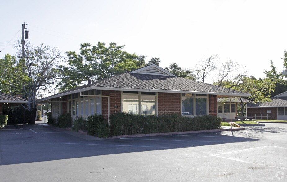 More Photos Of 932 Santa Cruz Ave, Menlo Park Office For Lease
