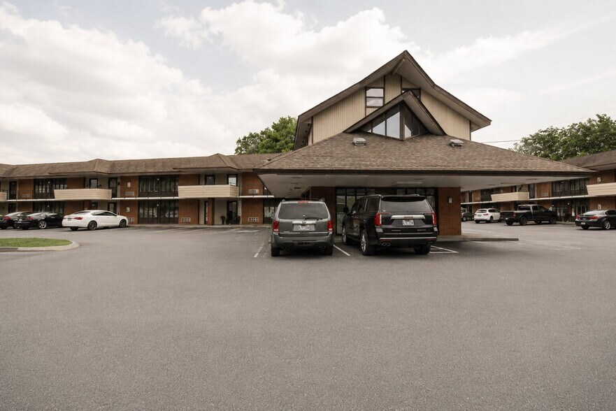 More Photos Of 400 Park Rd, Sevierville Office For Sale