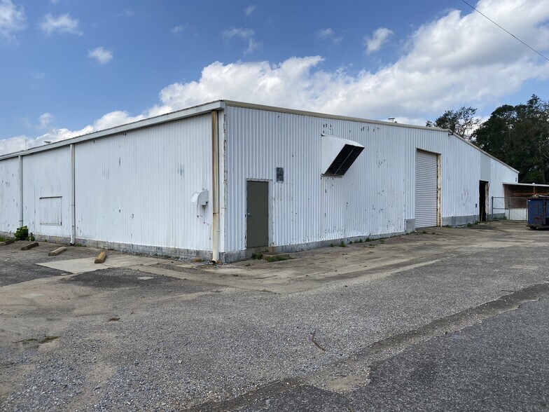 More Photos Of 410 Washington St, Cantonment Manufacturing For Lease