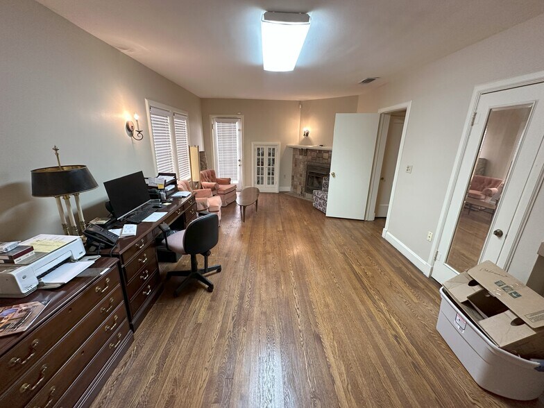 More Photos Of 2405 Broadway St, Lubbock Office For Sale