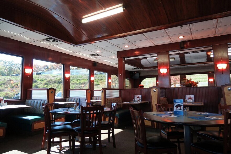 More Photos Of 909 Union Ave, New Windsor Township Restaurant For Lease