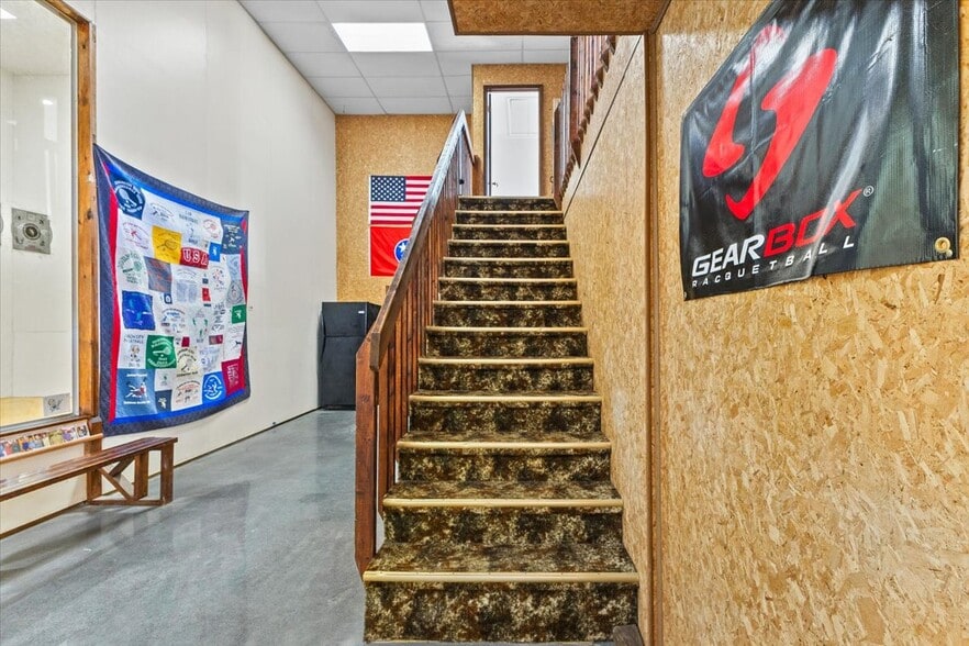 More Photos Of 309 E Springbrook Dr, Johnson City Flex For Lease