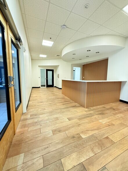 More Photos Of 5402 W Laurel St, Tampa Loft Creative Space For Sale