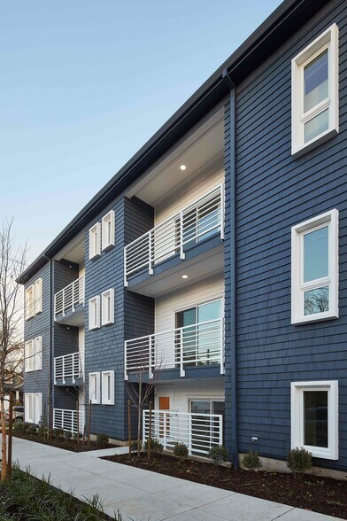 More Photos Of 330 NE Dekum St, Portland Apartments For Sale