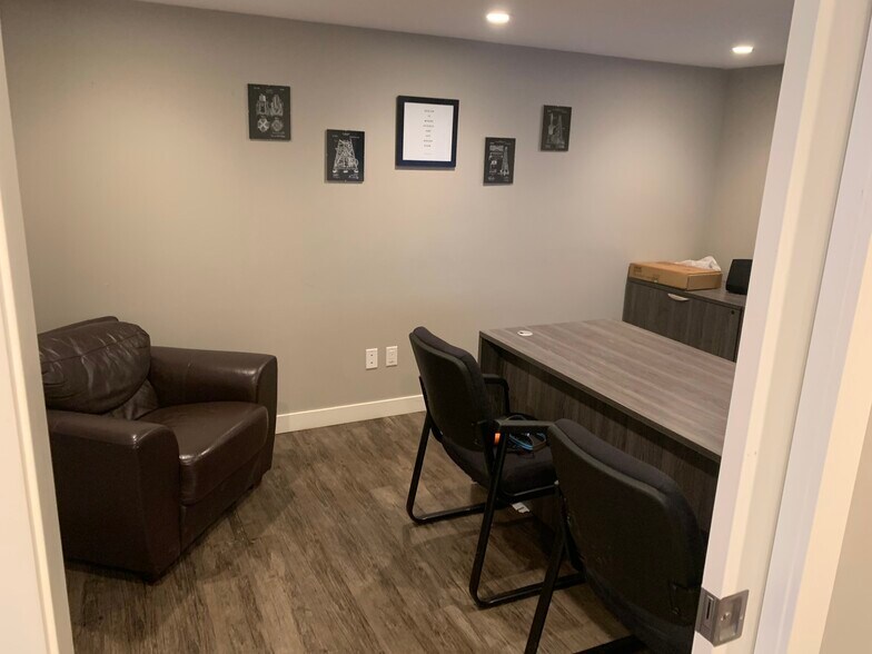 More Photos Of 9903 209 St NW, Edmonton Warehouse For Sale