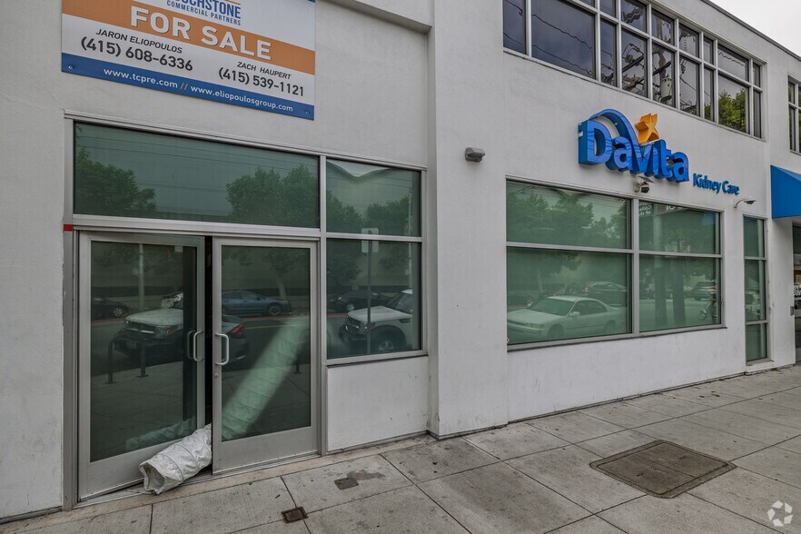 More Photos Of 2761-2765 16th St, San Francisco Storefront For Lease