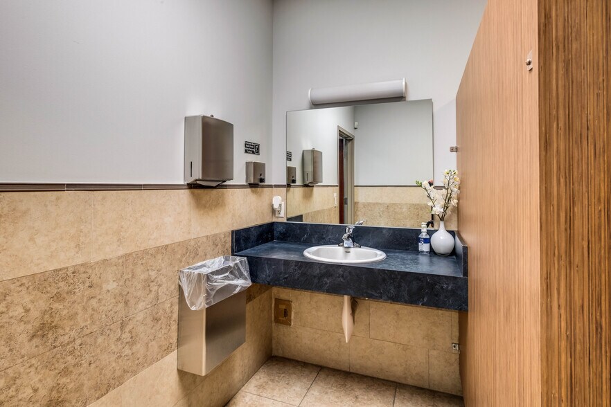 More Photos Of 7620 NW 25th St, Miami Distribution For Sale