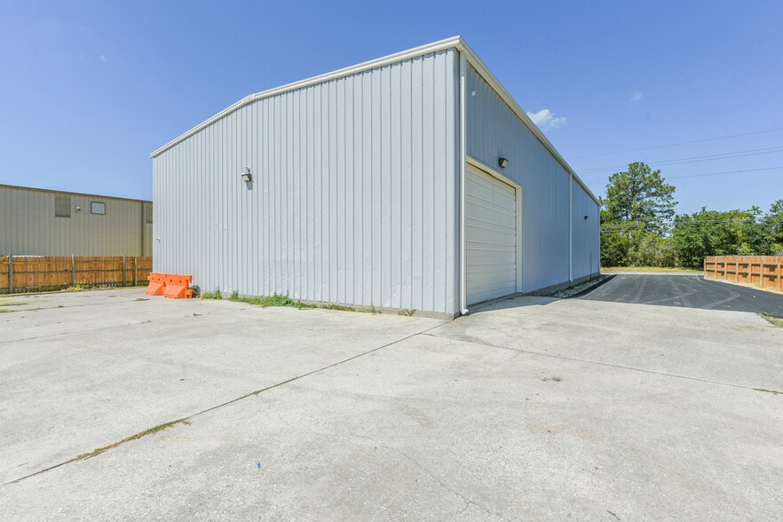 More Photos Of 1207 S Houston, Humble Warehouse For Sale
