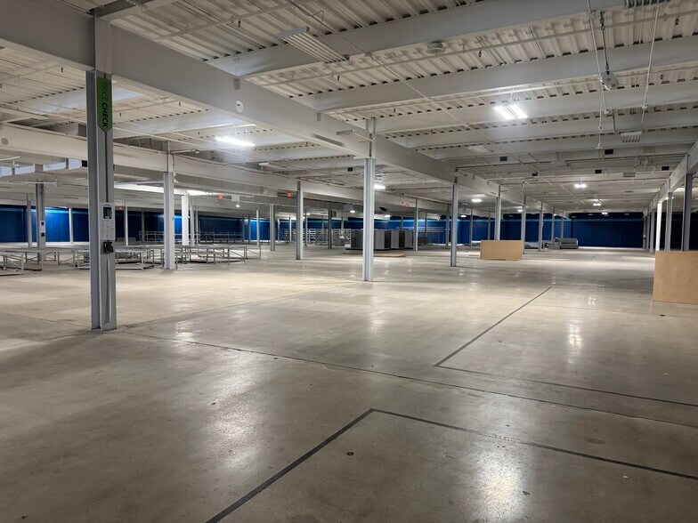 More Photos Of 2301-2311 Route 66, Ocean Unknown For Lease