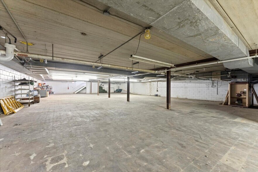 More Photos Of 7560 Macomb St, Grosse Ile Storefront Retail Office For Sale