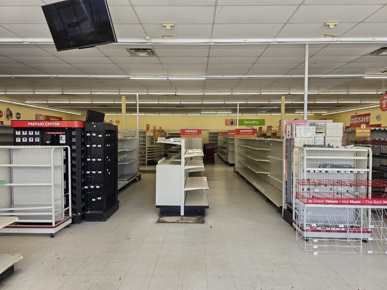 More Photos Of 8400 Wayne Rd, Romulus Freestanding For Lease