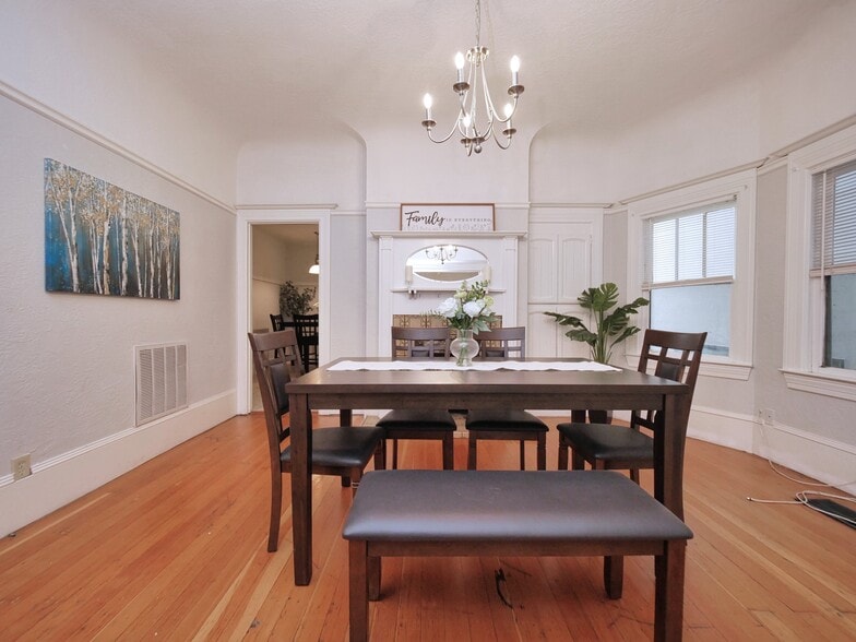 More Photos Of 1901-1903 H St, Sacramento Apartments For Sale