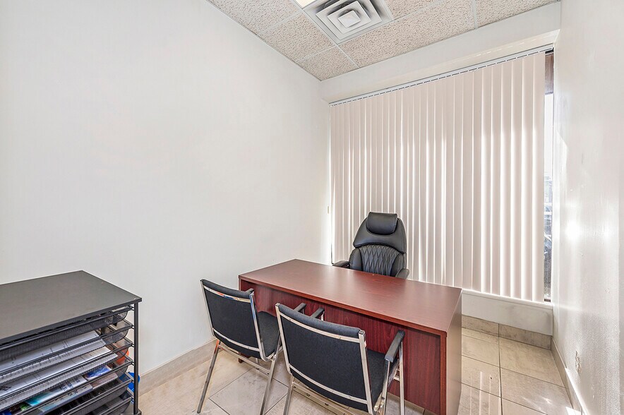 More Photos Of 5775 Atlantic Dr, Mississauga Distribution For Sale