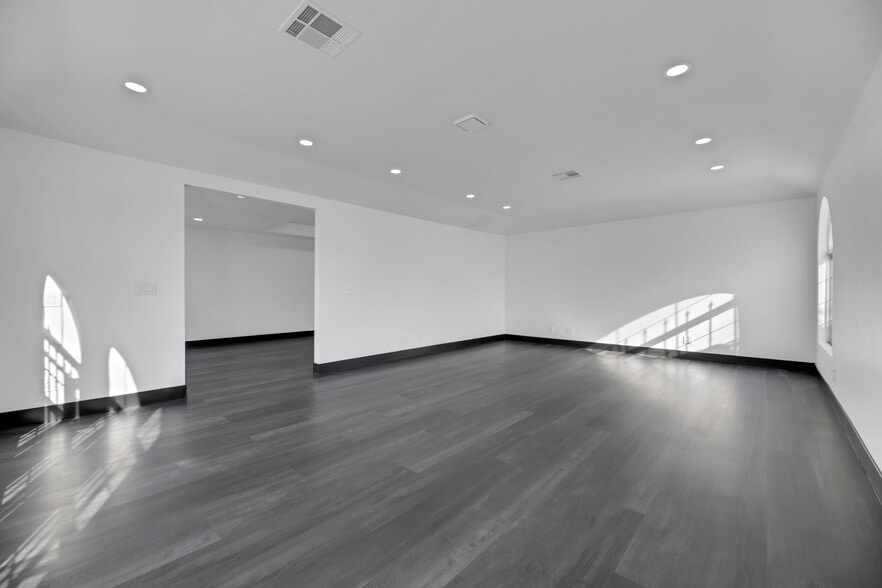 More Photos Of 530 S 7th St, Las Vegas Office Residential For Lease