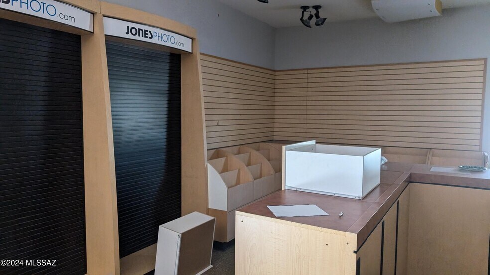 More Photos Of 2901 N Country Club Rd, Tucson Freestanding For Sale