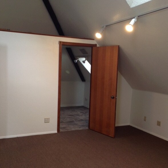 More Photos Of 7841 Foothill Blvd, Sunland Storefront Retail Residential For Lease