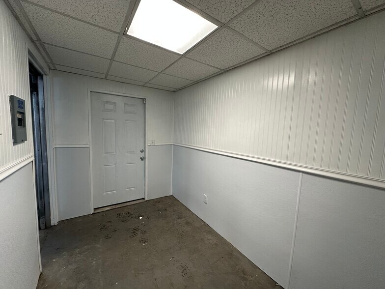 More Photos Of 124 Barlow St, Canastota Industrial For Lease