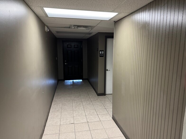 More Photos Of 127 SE 3rd St, Lees Summit Freestanding For Lease