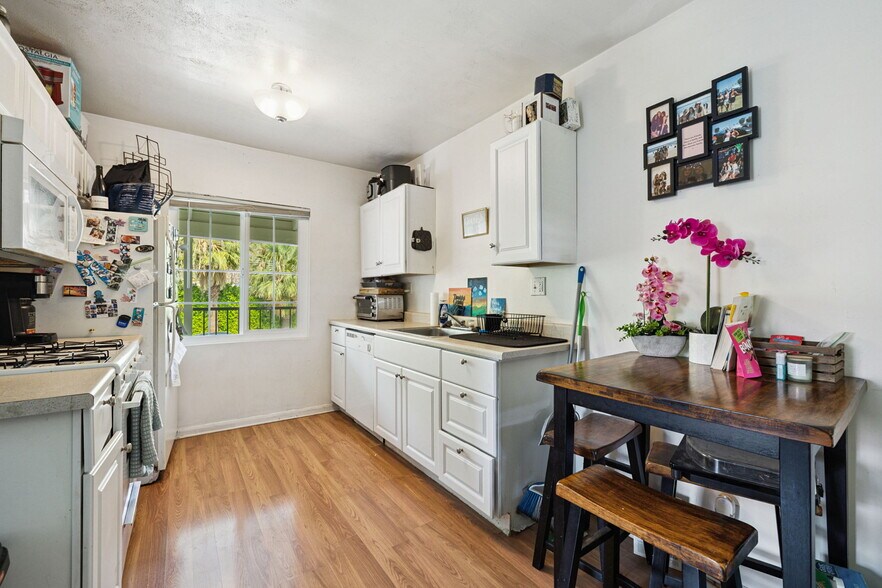 More Photos Of 1674 S Via Salida, Palm Springs Apartments For Sale