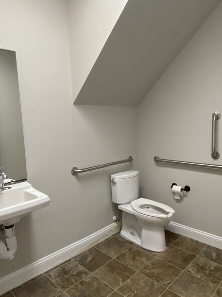 More Photos Of 137 Person St, Fayetteville Office For Lease
