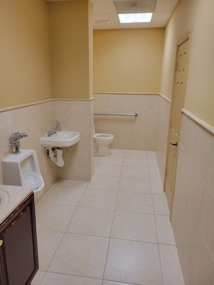 More Photos Of 2745 E Oakland Park Blvd, Fort Lauderdale Office For Lease