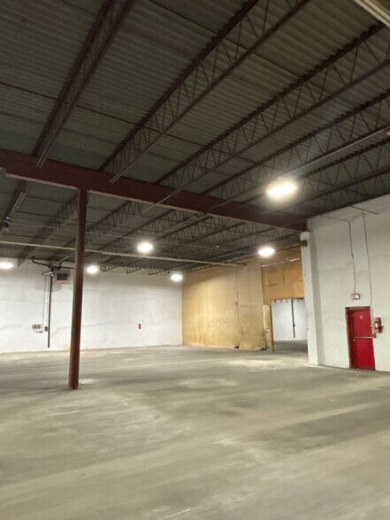 More Photos Of 6741 Old Collamer Rd, East Syracuse Warehouse For Lease