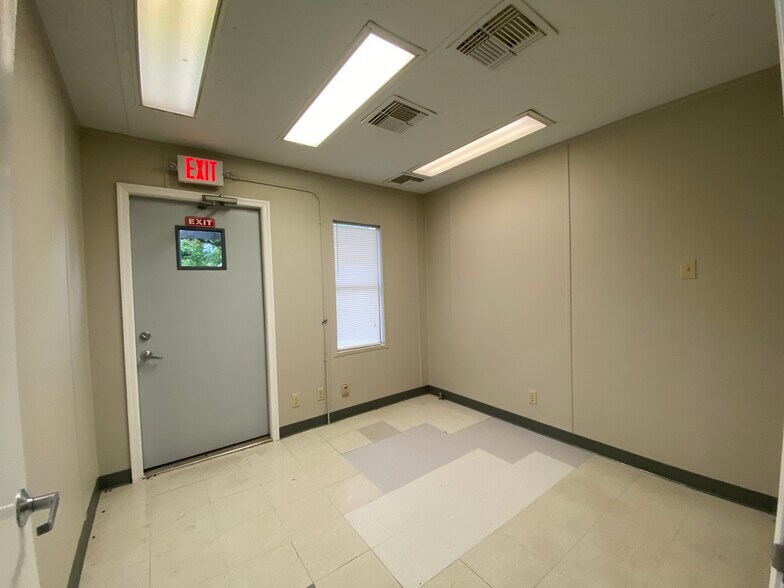 More Photos Of 1008 Dickerson Dr, Jasper Land For Lease