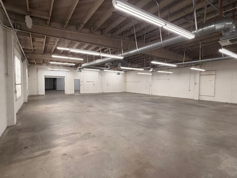 More Photos Of 11311 Vanowen St, North Hollywood Manufacturing For Lease