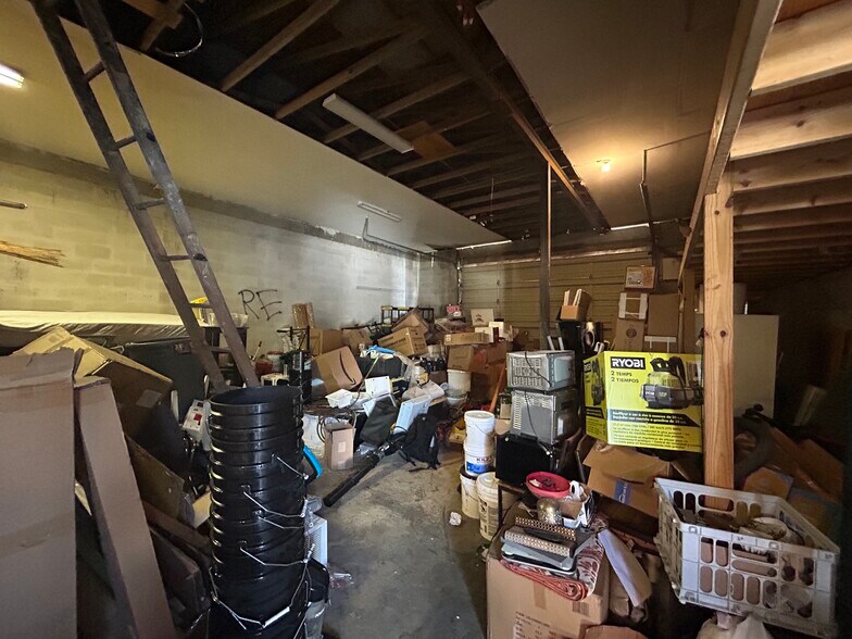 More Photos Of 2028 Buchanan St, Hollywood Distribution For Lease