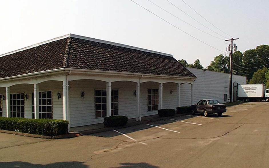 More Photos Of 312 E Main St, Branford Freestanding For Lease