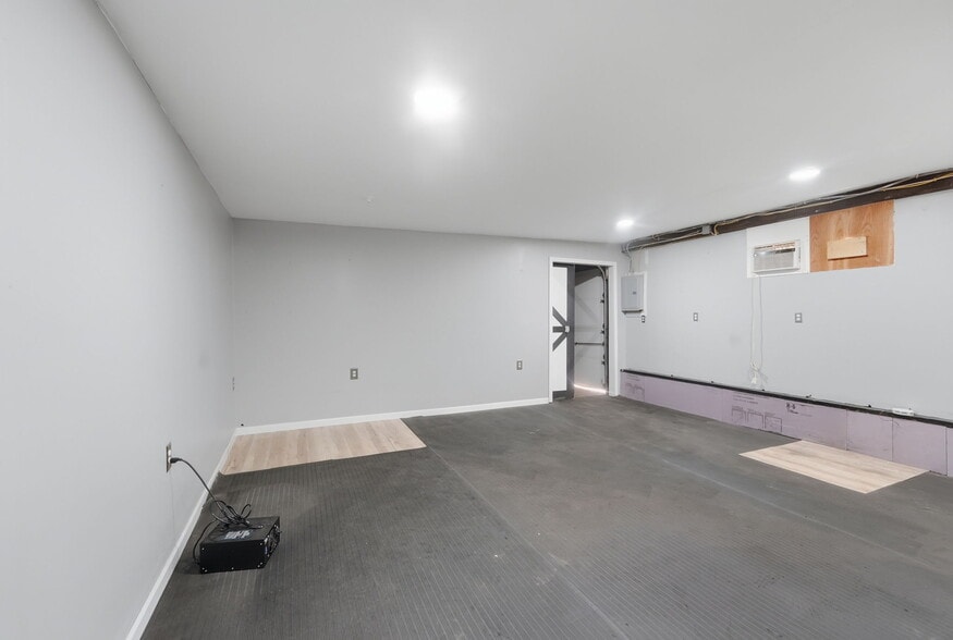 More Photos Of 415 Anthony St, Fall River Flex For Sale