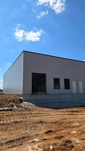 More Photos Of 5400 E Division St, Mt Juliet Industrial For Lease