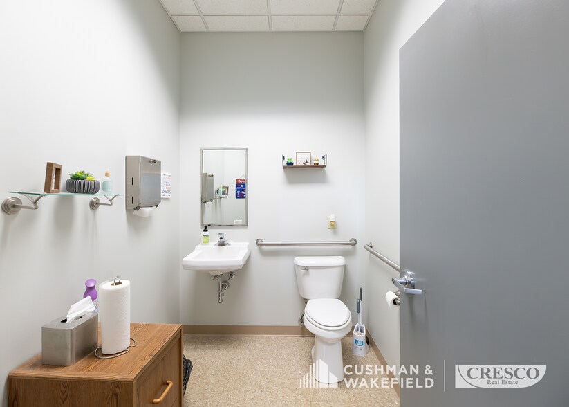 More Photos Of 2775 Bishop Rd, Wickliffe Medical For Sale