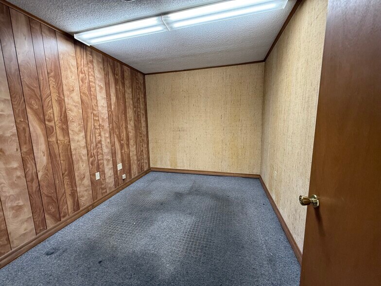 More Photos Of 7420 Asheville Hwy, Knoxville Light Manufacturing For Lease