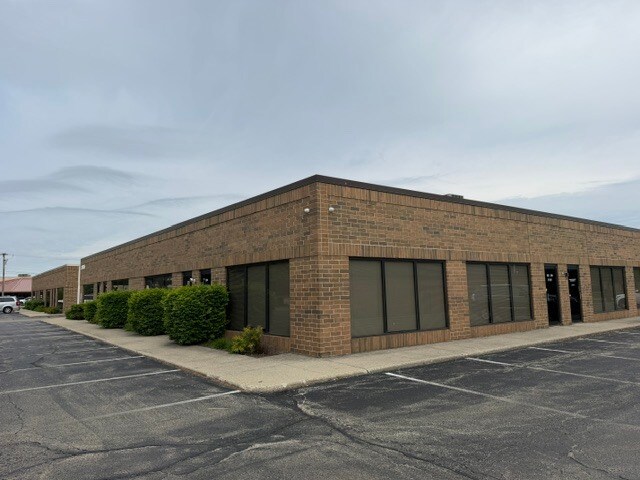 More Photos Of 28835 N Herky Dr, Lake Bluff Warehouse For Lease